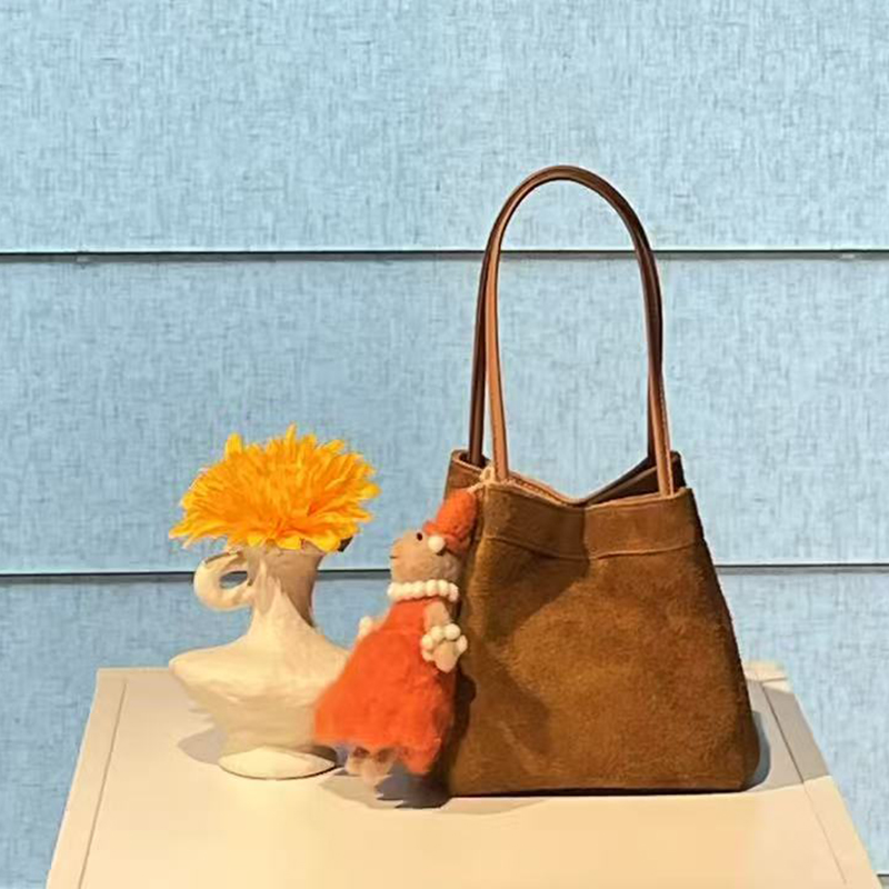 Осень-зима, новая замшевая сум – обзор и цена Vintage Fashion Market